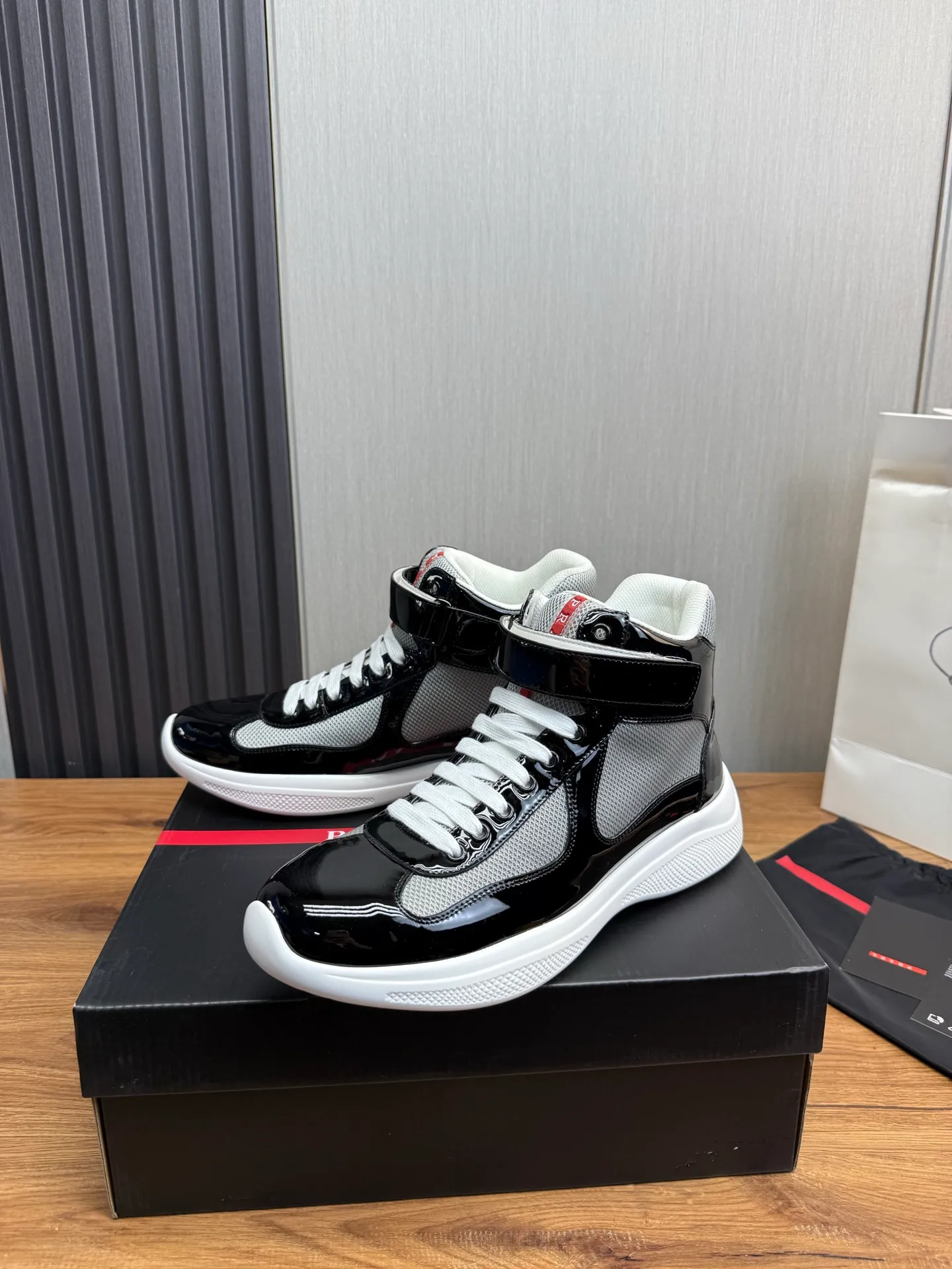Men's shoes 700💰 [PRADA] Hot selling items🔥Must be recommended every day~~ Official website synchronized, 1:1 high quality shipments✔️ Imported cowhide fabric, cowhide lining, original bottom, high-end airplane box packaging🎁 38-45 (38.45 custom-made, non-refundable)